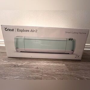 Cricut explore air 2 in mint